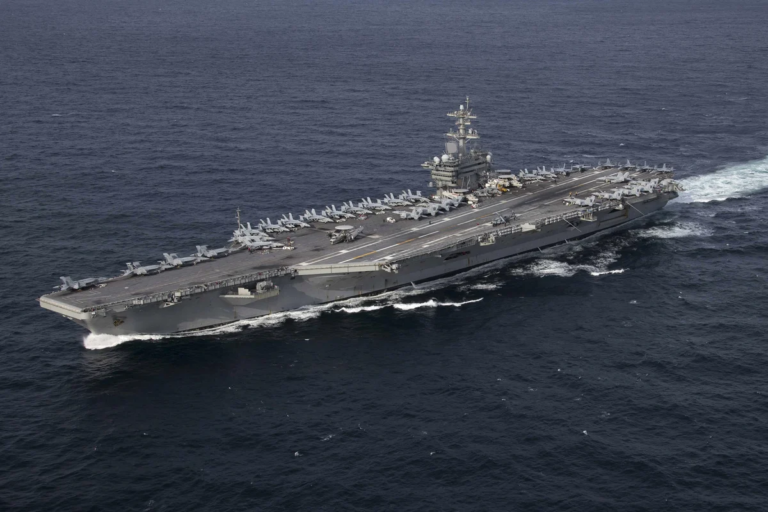 militares-do-navio-uss-abraham-lincoln-tentam-saltar-no-mar-apos-meses-sem-desembarcar