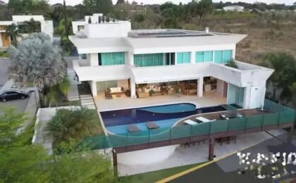 flavio-bolsonaro-declara-r$-8,18-milhoes-ao-tse,-com-mansao-de-r$-6,2-milhoes-em-brasilia