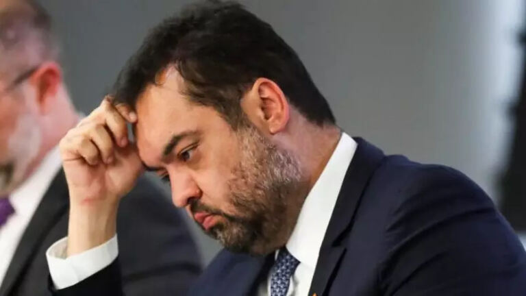 operacao-sem-refino:-castro,-o-advogado-pipo-e-os-ex-secretarios-bernardo-rossi-e-mauro-farias-sao-alvos-da-pf
