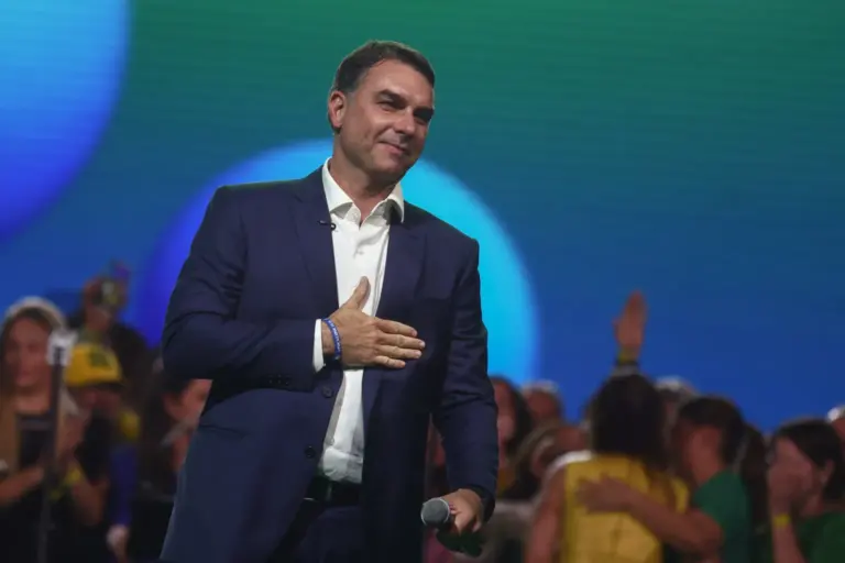 as-punicoes-para-quem-filiou-flavio-bolsonaro-ao-missao