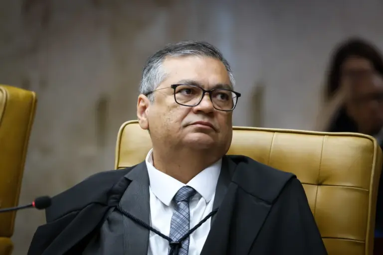 influenciador-bolsonarista-ameaca-dino:-“cuidado-com-atiradores”