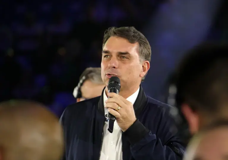 flavio-bolsonaro-diz-que-e-mails-do-missao-sobre-filiacao-foram-tratados-como-spam