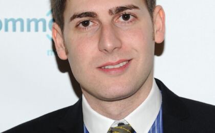 eduardo-saverin-entra-no-grupo-de-donos-do-liverpool-ao-lado-de-jeff-bezos