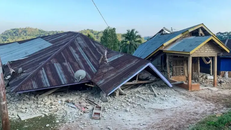 terremotos-atingem-a-indonesia-e-a-espanha-com-menos-de-2-horas-de-diferenca