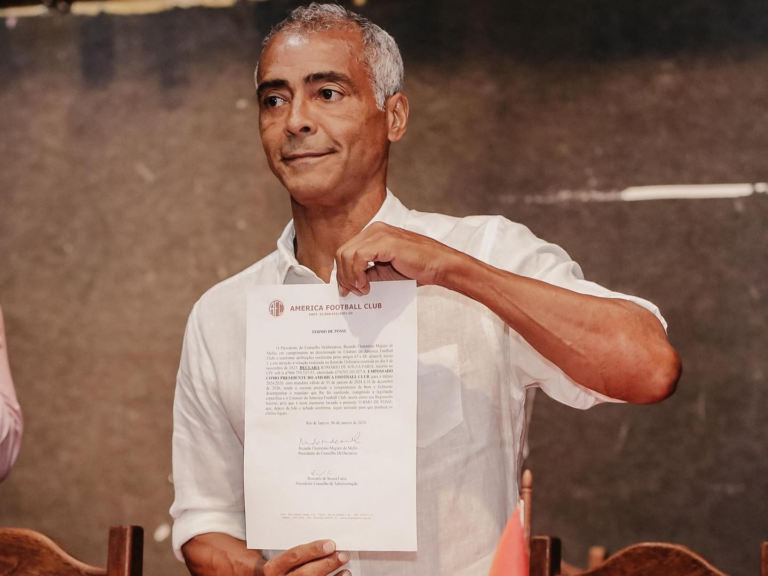 romario-sai-do-pl-e-anuncia-apoio-a-eduardo-paes-no-rj