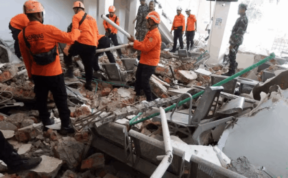numero-de-mortos-sobe-para-47-apos-terremoto-de-magnitude-7,7-na-indonesia