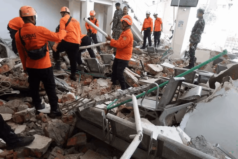 numero-de-mortos-sobe-para-47-apos-terremoto-de-magnitude-7,7-na-indonesia
