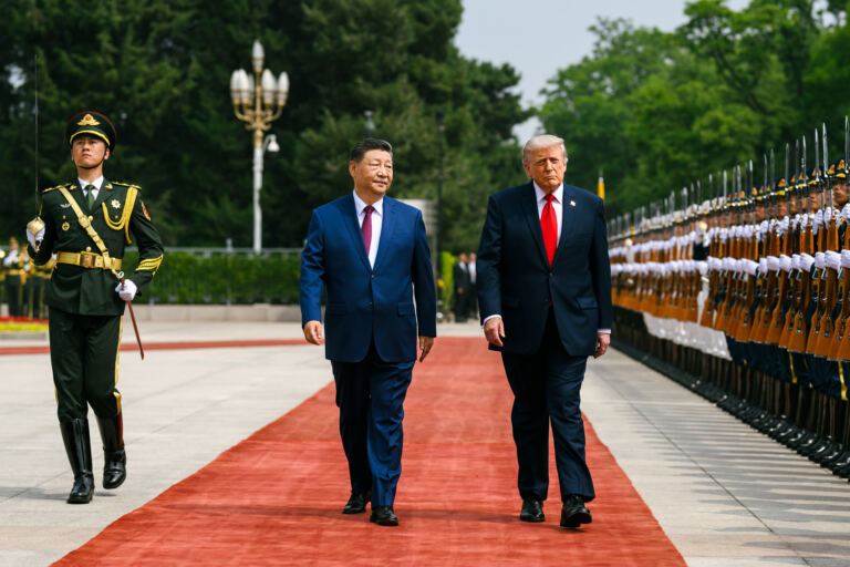 trump-pressiona-35-paises-a-escolher-entre-eua-e-china-na-corrida-pela-ia