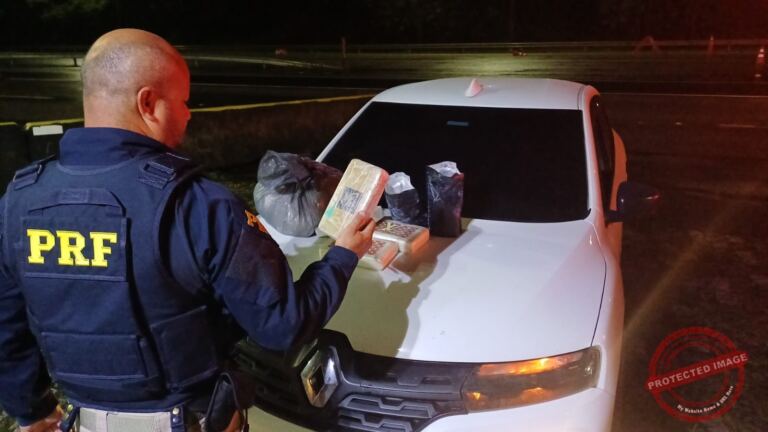 prf-apreende-quatro-quilos-de-cocaina-e-500-gramas-de-maconha-em-casimiro-de-abreu